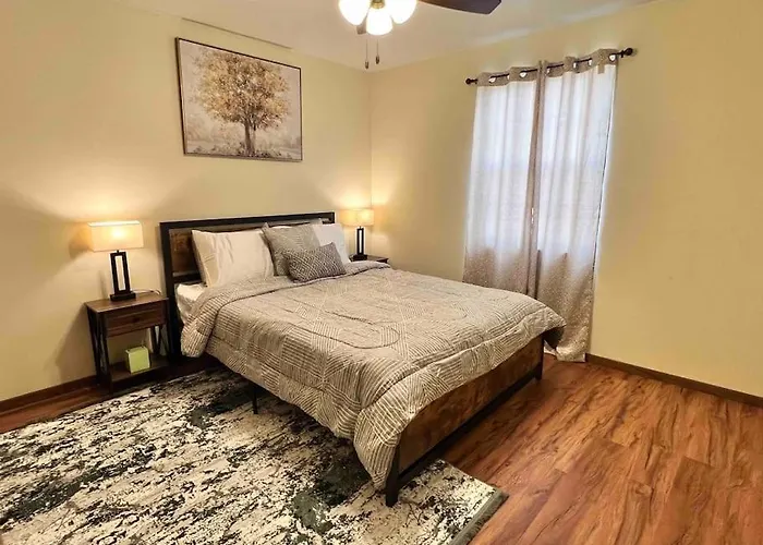Beautiful 2Br Apartment. Black-Out Curtains
