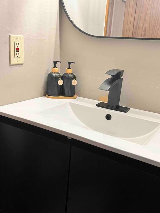 Beautiful 2br Apartment. Black-out Curtains Apartment *