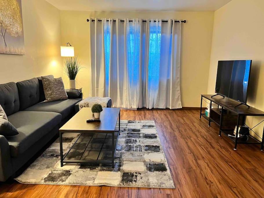 Apartment Beautiful 2br Apartment. Black-out Curtains *