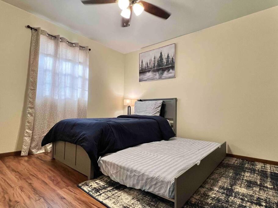 Beautiful 2br Apartment. Black-out Curtains *