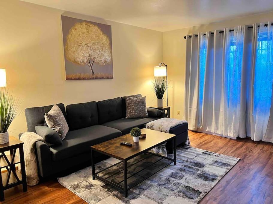 Apartment Beautiful 2br Apartment. Black-out Curtains *
